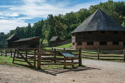 16 sided barn from Slave Cabin 03 - Mount Vernon - 2014-10-20 by Tim Evanson cabin siding photo