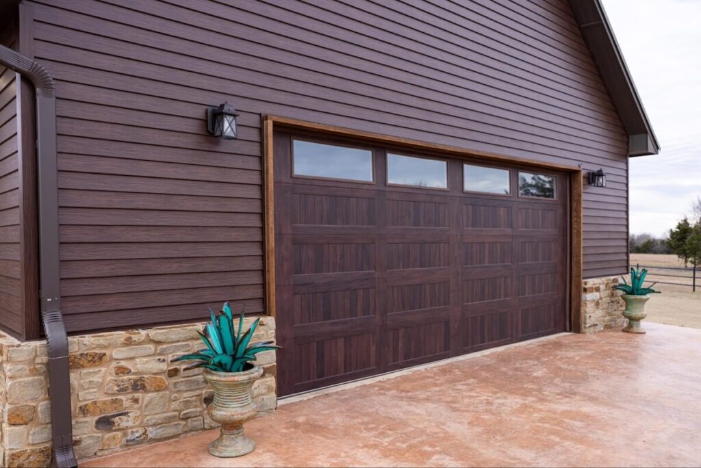 The garage of home with TruLog steel lap siding in a woodgrain finish that's low maintenance and doesn't need to be repainted.