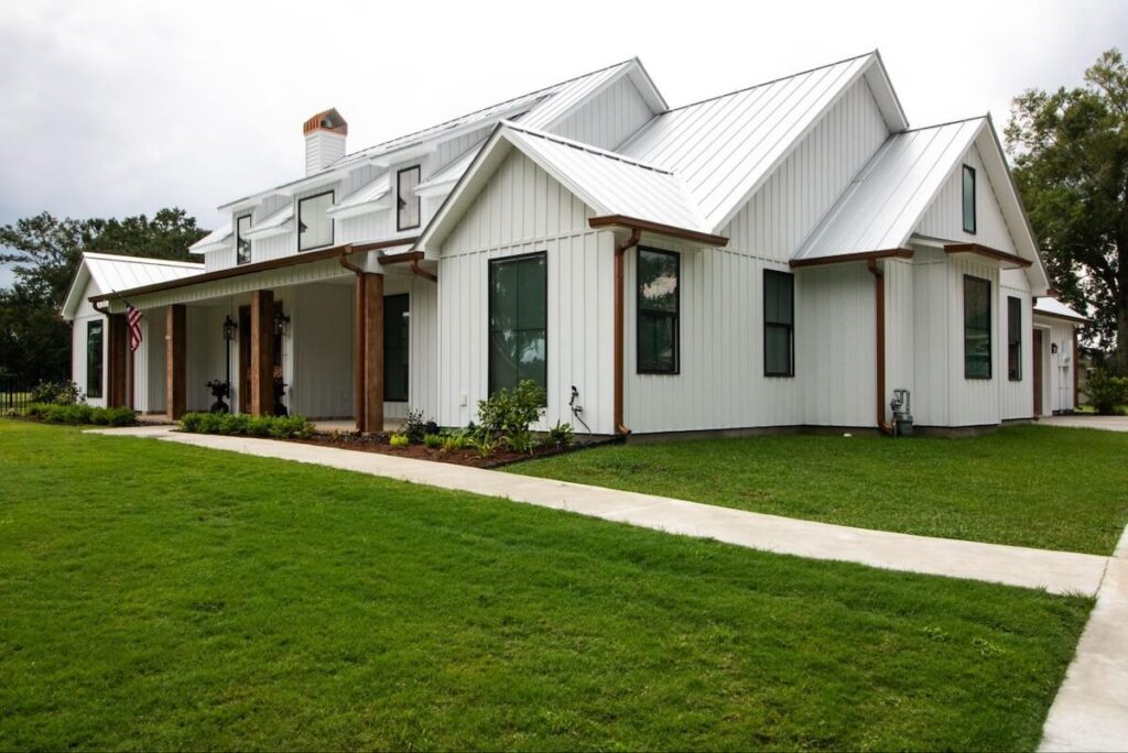 A modern farmhouse with TruLog steel board and batten siding in Matte White